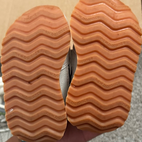 New balance size 5 toddler shoes - Picture 5 of 7